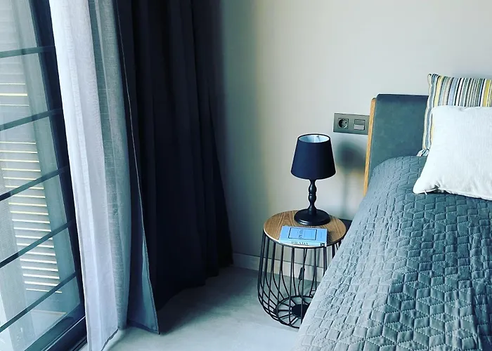 Luxury أذيخي